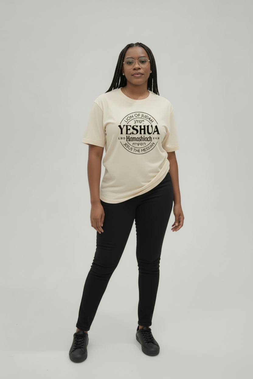 Mannequin avec t-shirt Yeshua beige - nouvelle posture