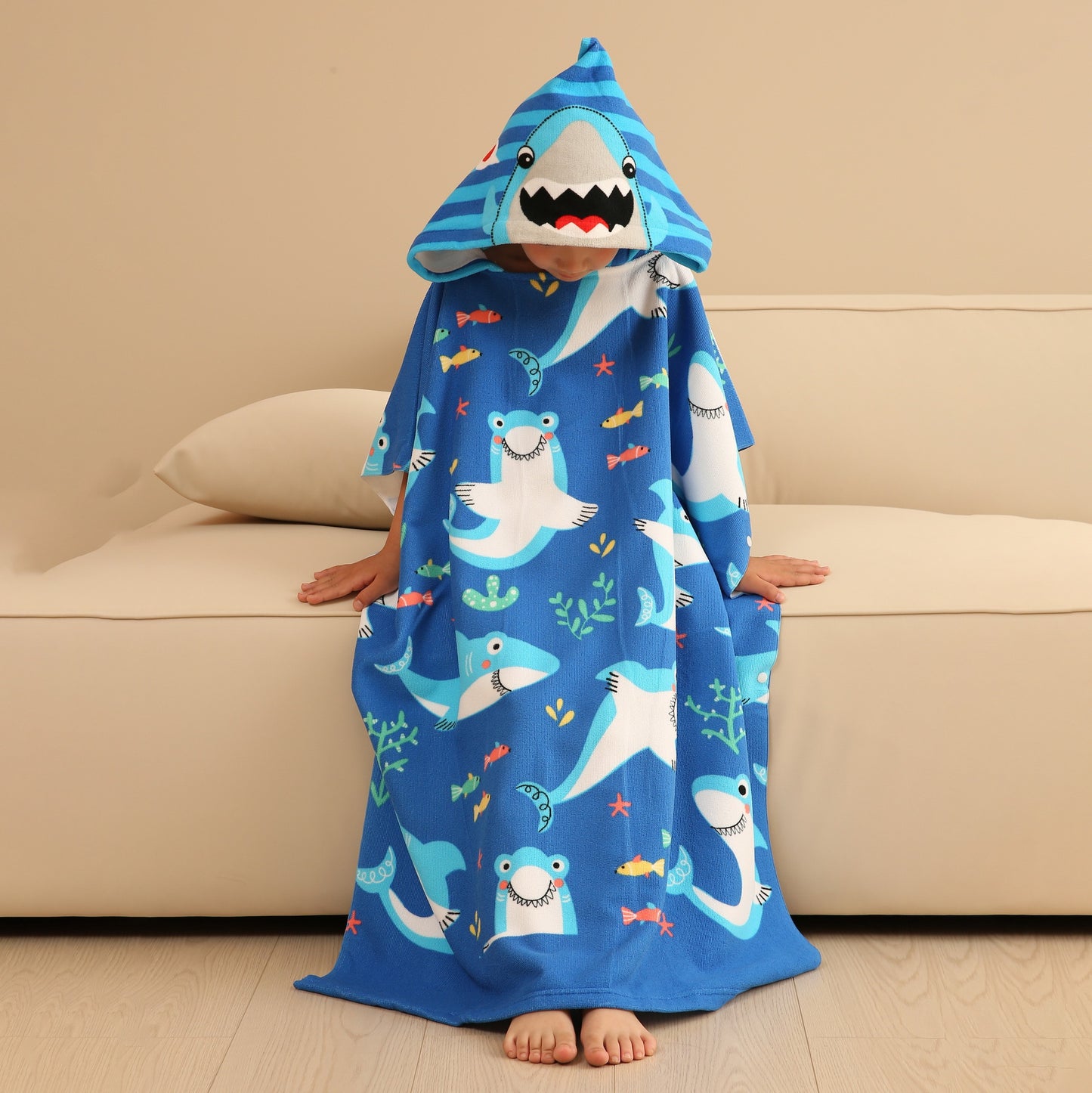 Ultra-fine fiber cartoon printed children's bath towel cape, wearable children's bathrobe, hooded cape, beach towel