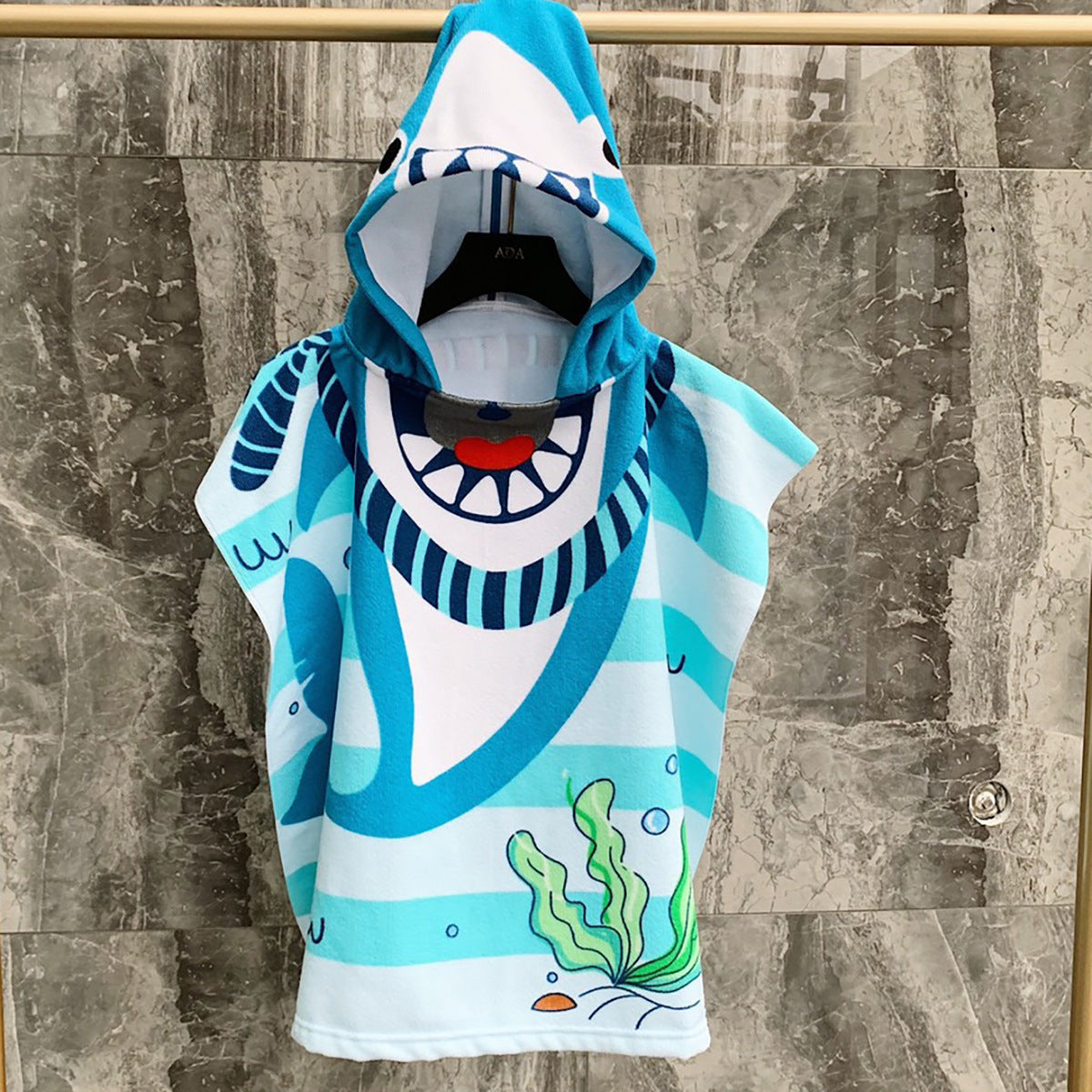 Ultra-fine fiber cartoon printed children's bath towel cape, wearable children's bathrobe, hooded cape, beach towel
