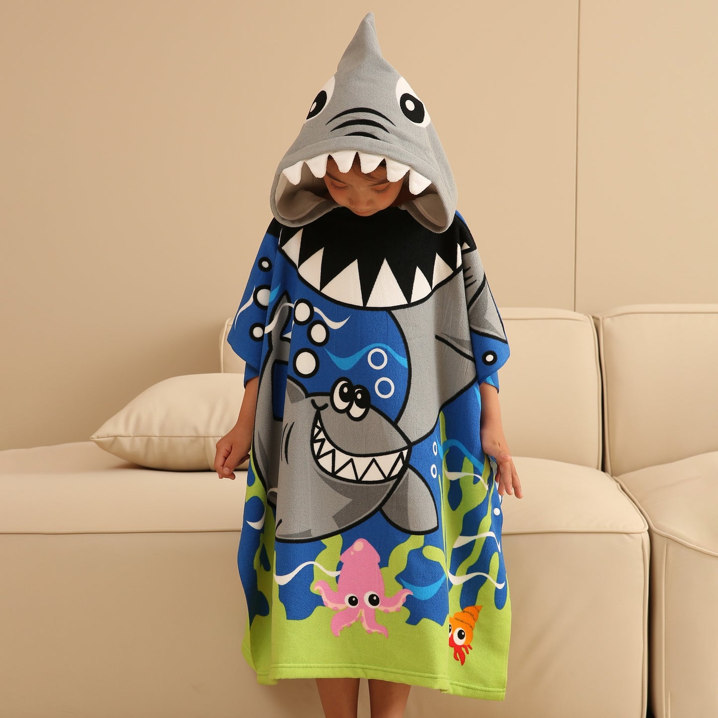 Ultra-fine fiber cartoon printed children's bath towel cape, wearable children's bathrobe, hooded cape, beach towel