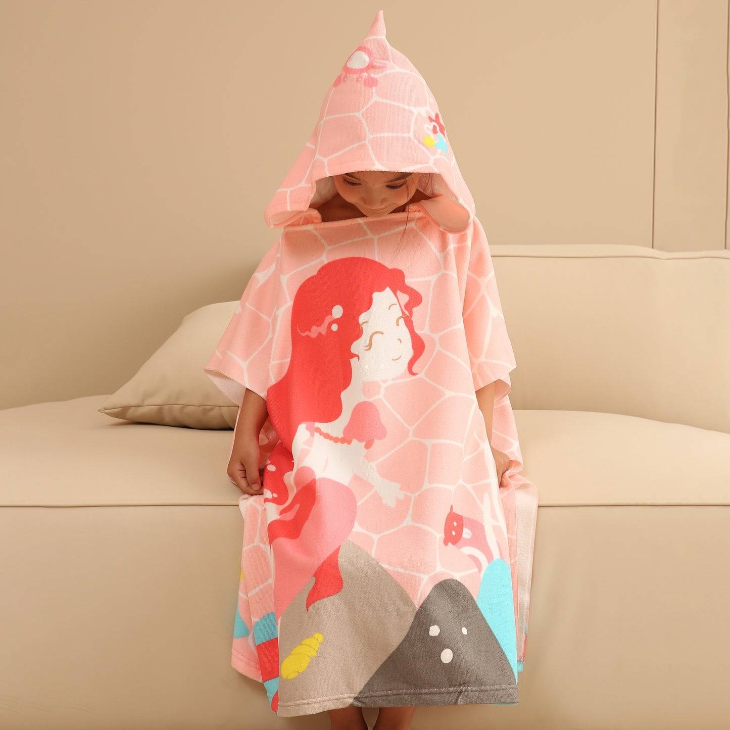 Ultra-fine fiber cartoon printed children's bath towel cape, wearable children's bathrobe, hooded cape, beach towel