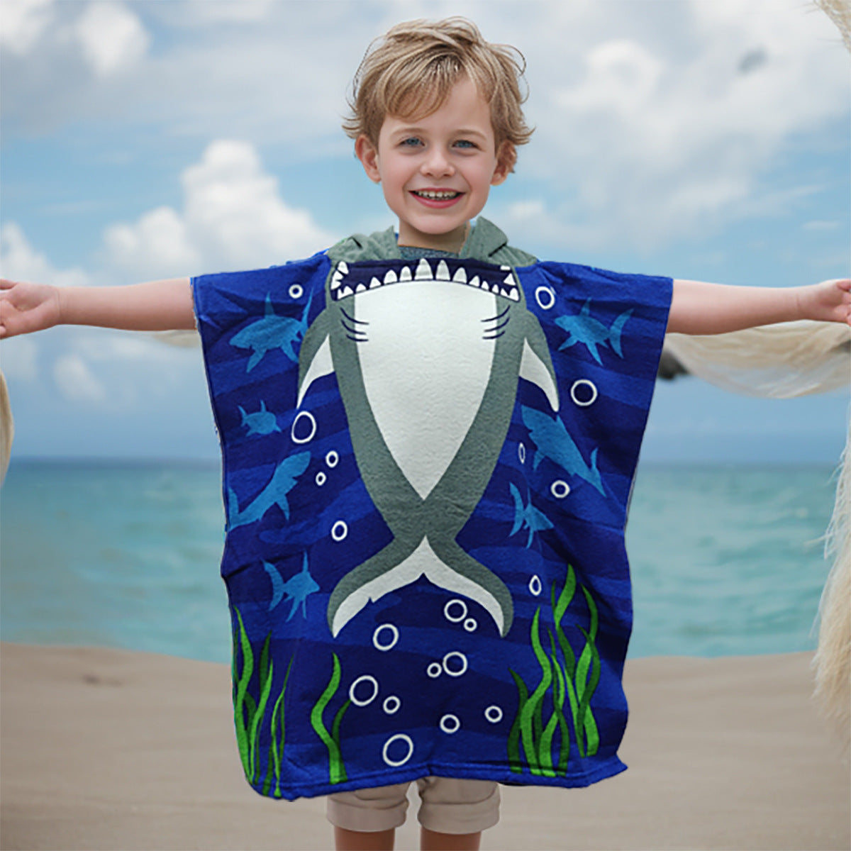 Ultra-fine fiber cartoon printed children's bath towel cape, wearable children's bathrobe, hooded cape, beach towel
