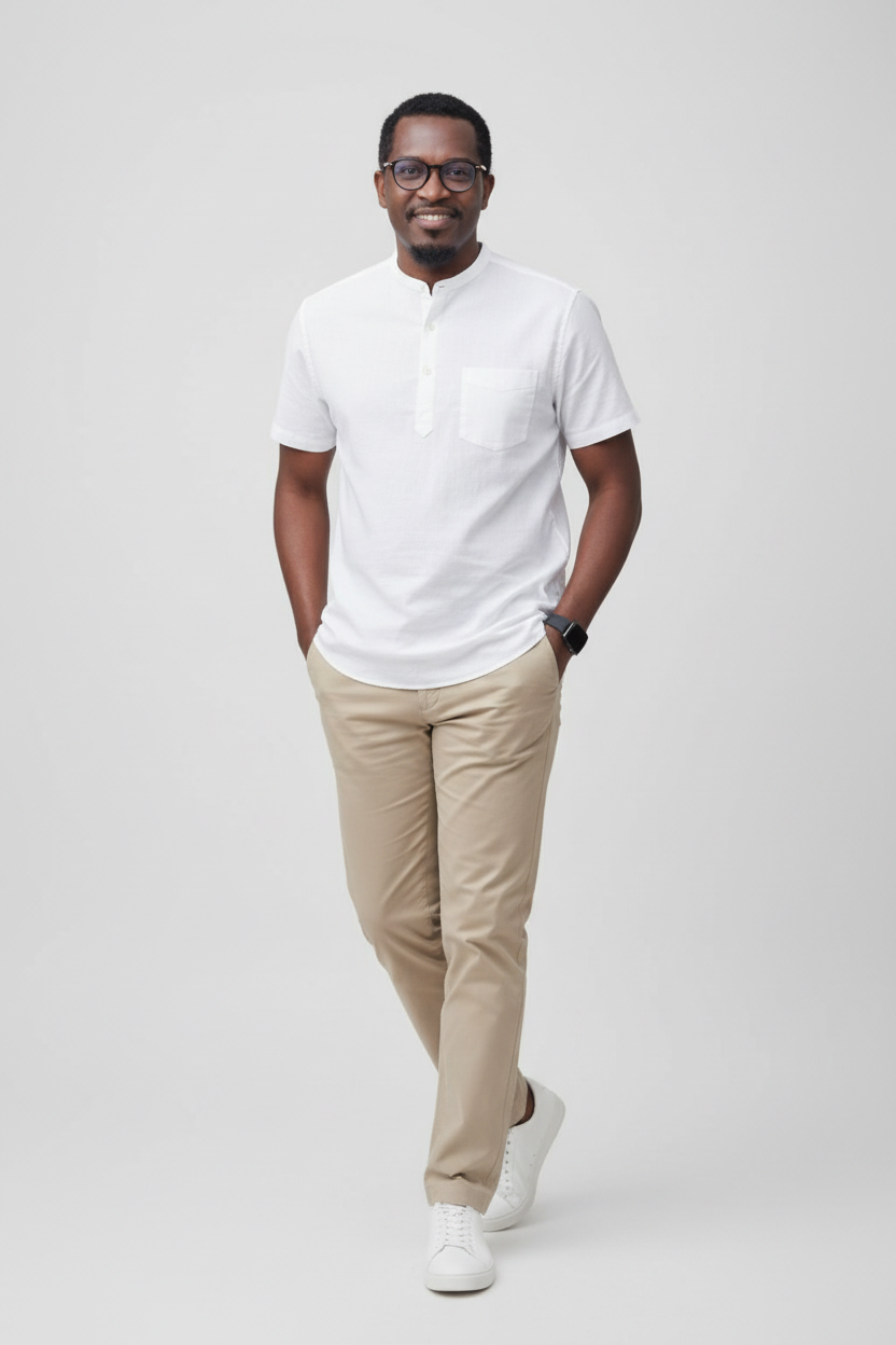Chemise blanche henley sur mannequin