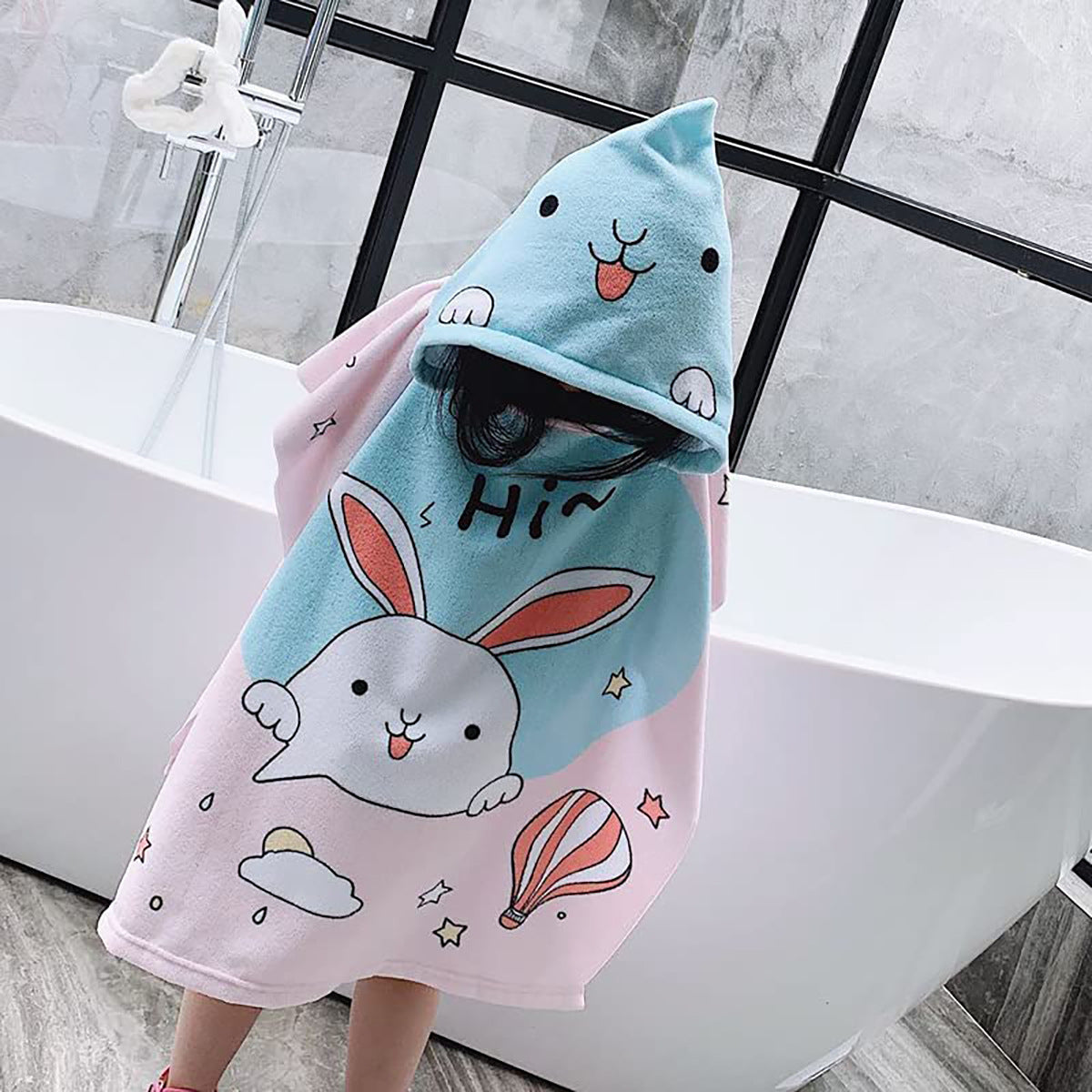 Ultra-fine fiber cartoon printed children's bath towel cape, wearable children's bathrobe, hooded cape, beach towel