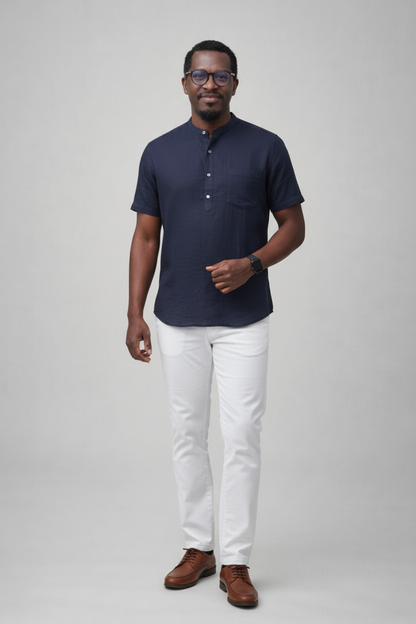 Mannequin avec chemise henley bleu marine