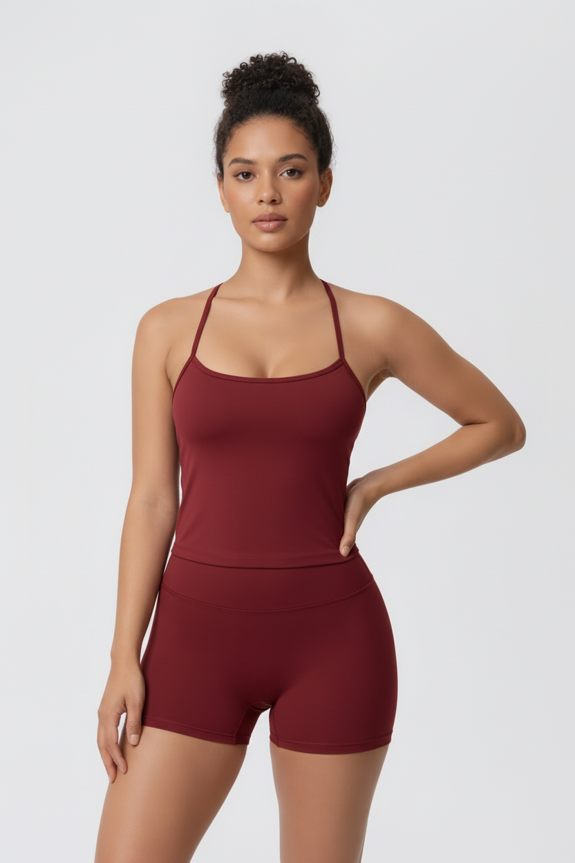 Mannequin avec ensemble rouge bordeaux