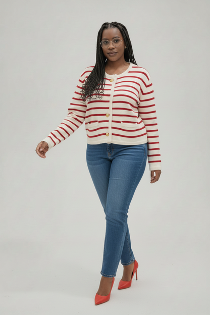 Mannequin avec veste rayée, jean et escarpins rouges