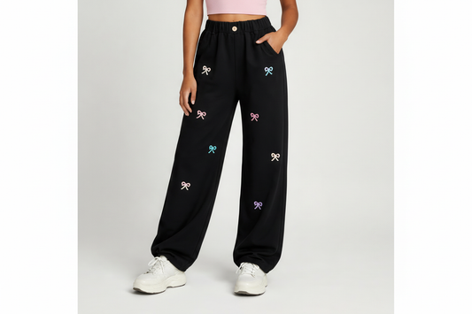 Pantalon noir avec broderies de nœuds