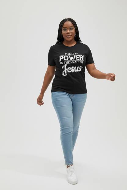 T-shirt noir "There is Power" - pose dynamique